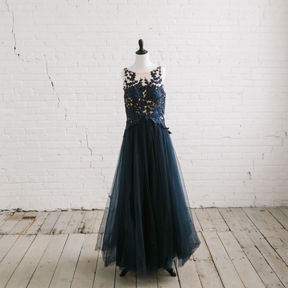 Elegant Navy Blue Lace Evening Gown